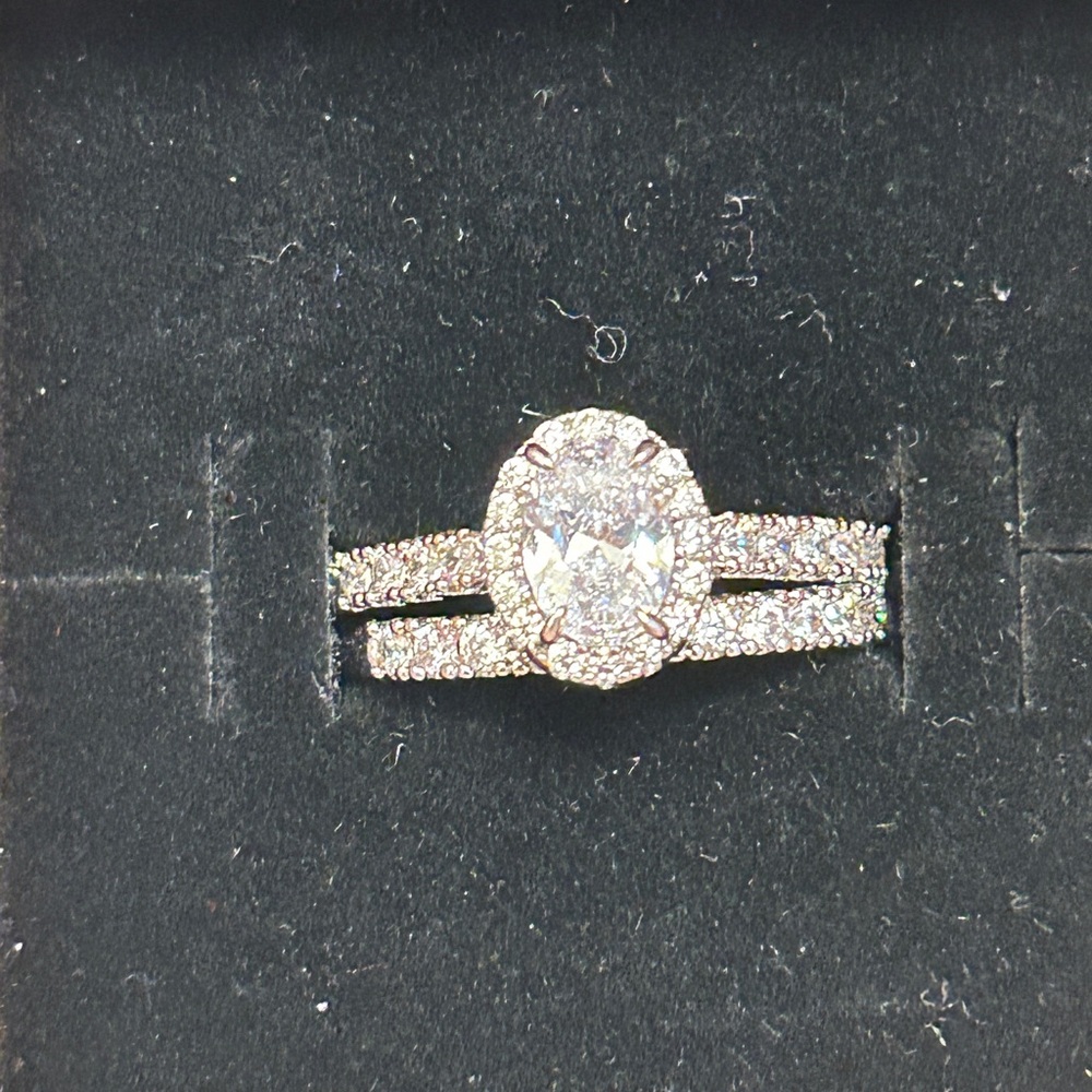 Elegant Silver Oval-Cut Women's Ring (vacation ring)